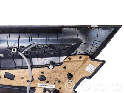 Apšuvums aizmugurējām durvīm