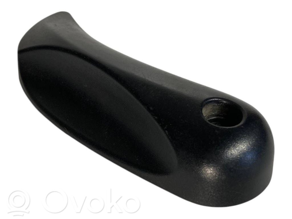 Ручка открывания капота двигателя