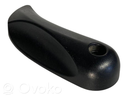 Ручка открывания капота двигателя