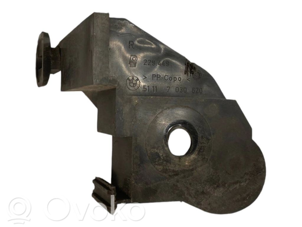 Priekšpusē bampera turētājs