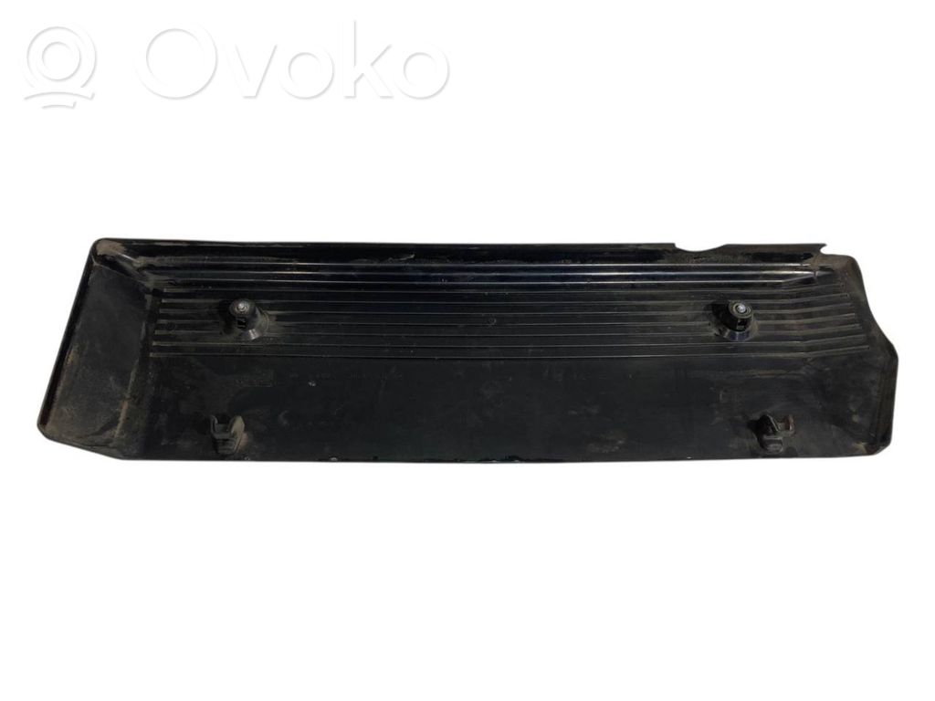 Engine cover (decorative trim)