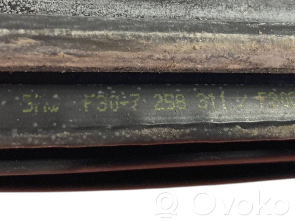 Apdares gumija (uz aizmugurē durvīm)