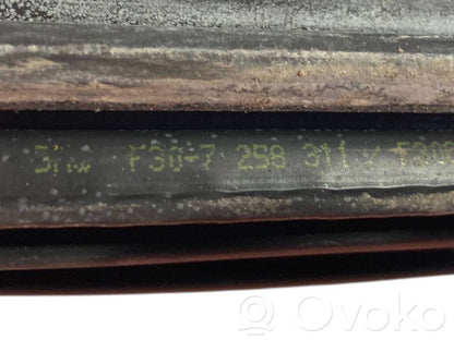 Apdares gumija (uz aizmugurē durvīm)