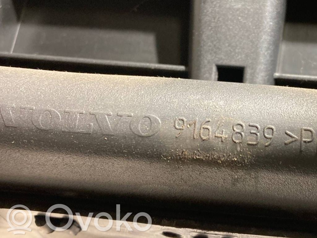 Instrumentu paneļa dekoratīvā apdare