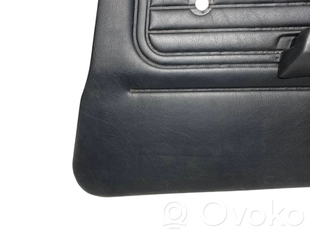 Apšuvums aizmugurējām durvīm