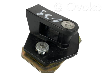 Петля для блокировки спереди