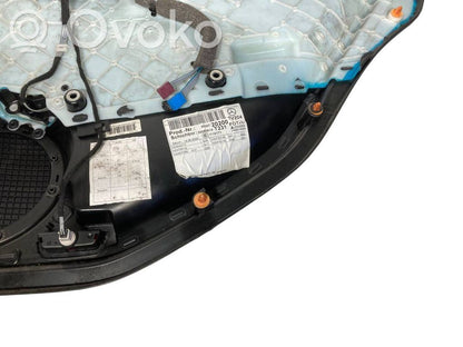 Apšuvums aizmugurējām durvīm