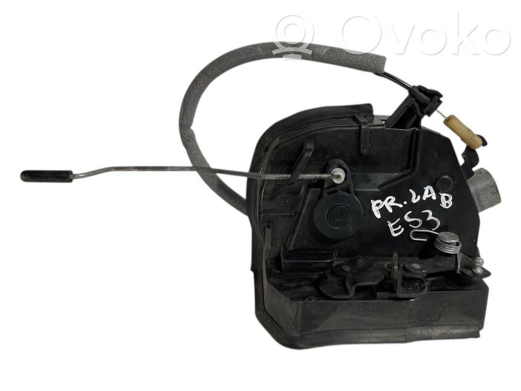 Priekšpusē slēdzene