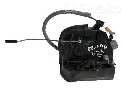 Priekšpusē slēdzene