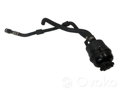 Stūres pastiprinātāja šķidruma tvertne