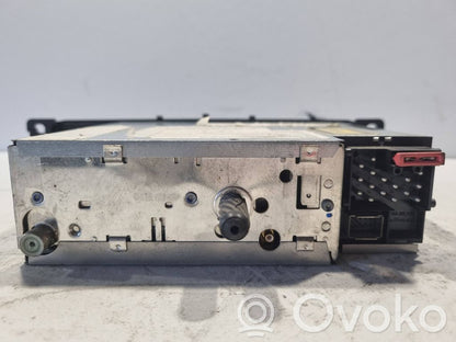 Radio / CD/DVD atskaņotājs / navigācija