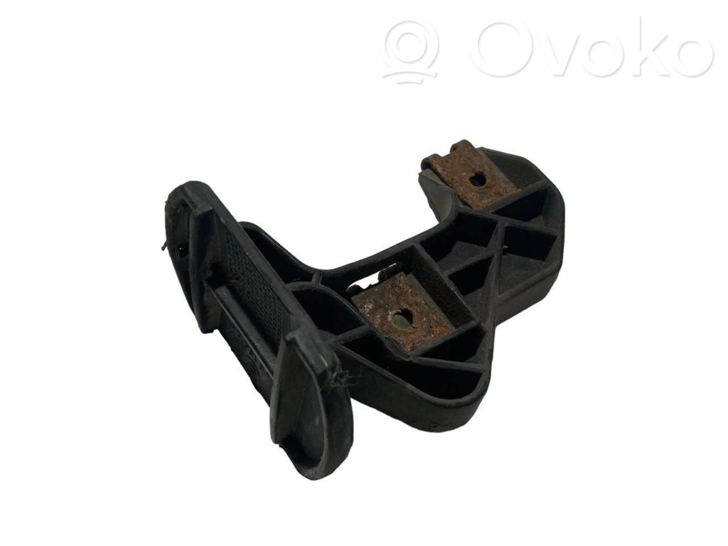 Priekšpusē bampera turētājs