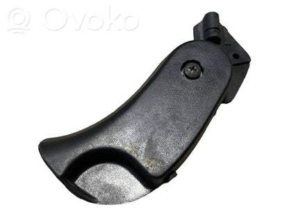 Dzinēja pārsega attaisīšanas rokturītis