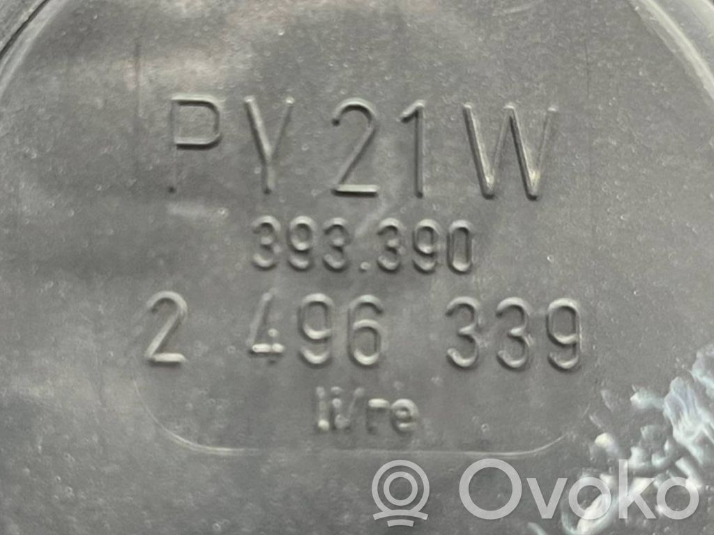 Aizmugurējais lukturis virsbūvē