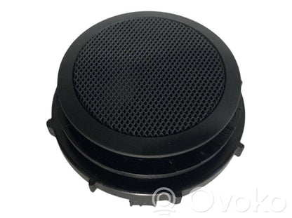 Skaļrunis (-i) pakaļējās durvīs