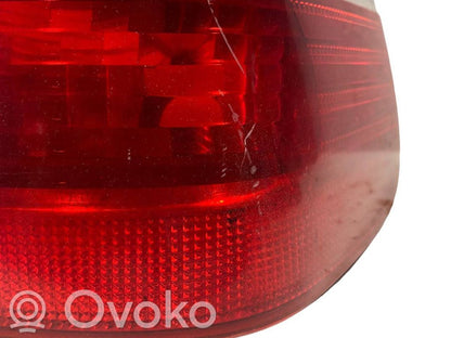 Aizmugurējais lukturis virsbūvē