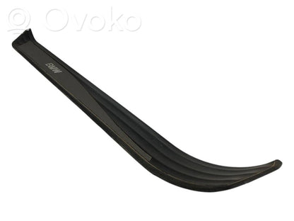 Priekšējā sliekšņa dekoratīvā apdare (iekšējā)