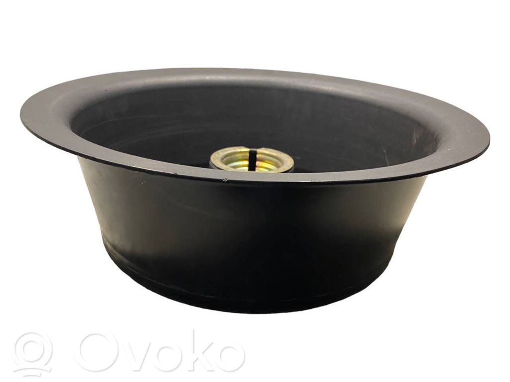 Rezerves riteņa nodalījuma dekoratīvā apdare