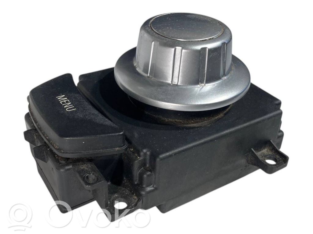 Multimediju kontrolieris