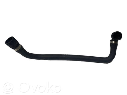 Caurulīte (-es) / šļūtene (-es)