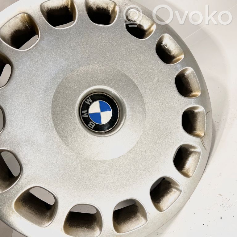 R15 riteņa dekoratīvais disks (-i)