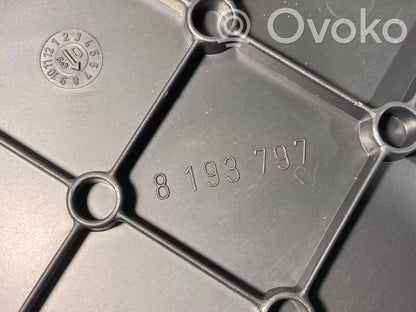 Bagāžnieka sānu apakšējās apdares panelis