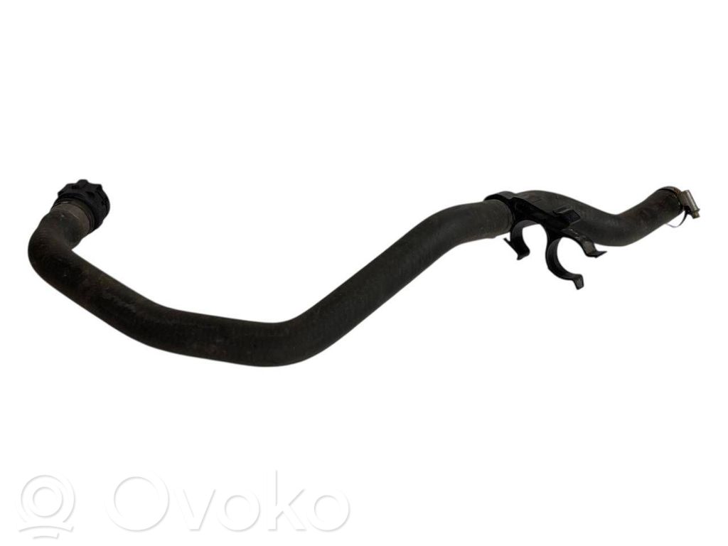 Caurulīte (-es) / šļūtene (-es)