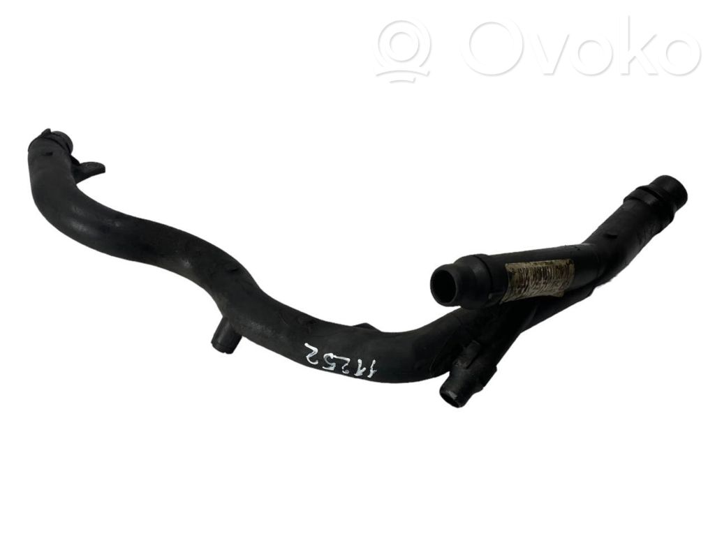 Caurulīte (-es) / šļūtene (-es)