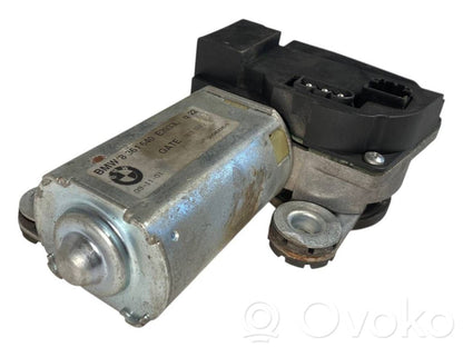 Aizmugurējā loga tīrītāja motoriņš