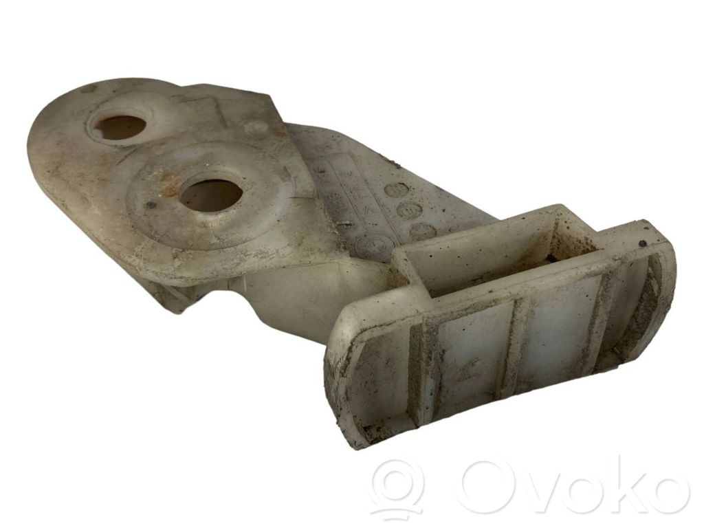 Priekšpusē bampera turētājs