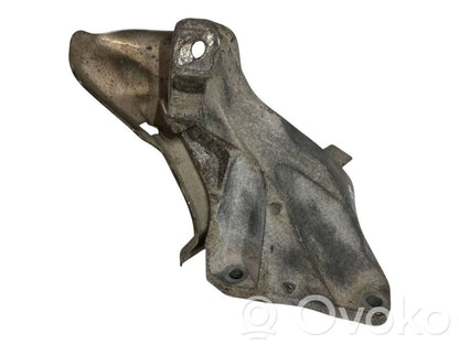 Engine mounting bracket