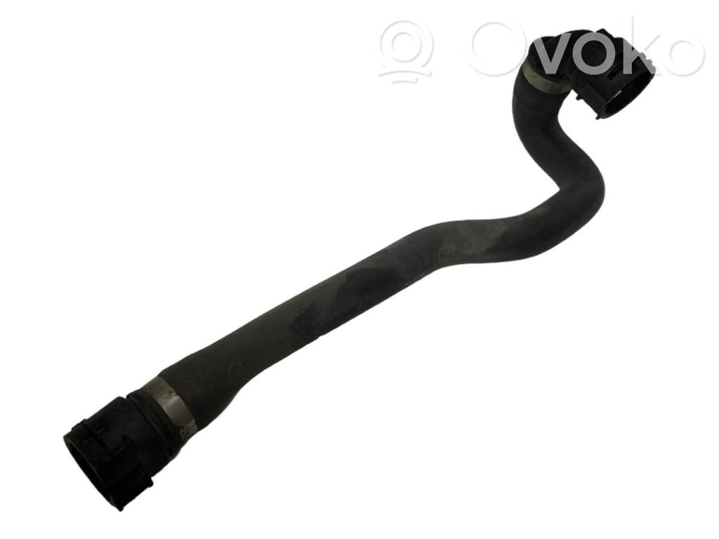 Caurulīte (-es) / šļūtene (-es)