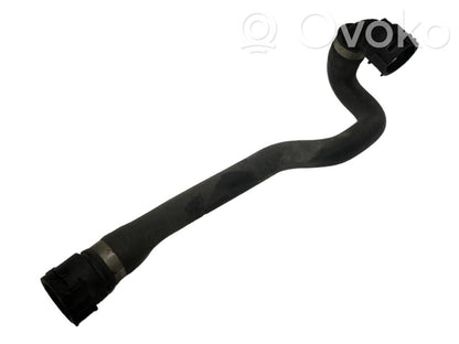 Caurulīte (-es) / šļūtene (-es)