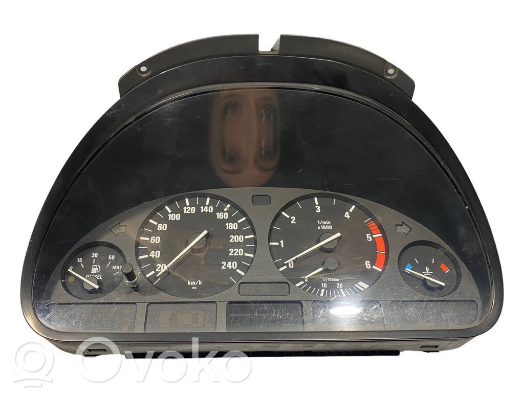 Speedometer (in the instrument panel)
