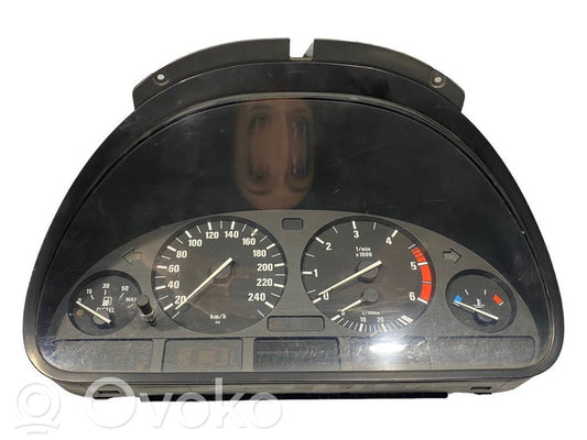 Speedometer (in the instrument panel)