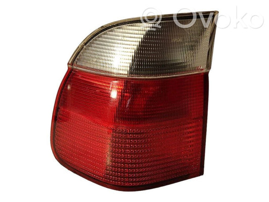 Задний фонарь в кузове