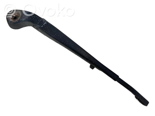 Aizmugurējā loga tīrītāja kājiņa