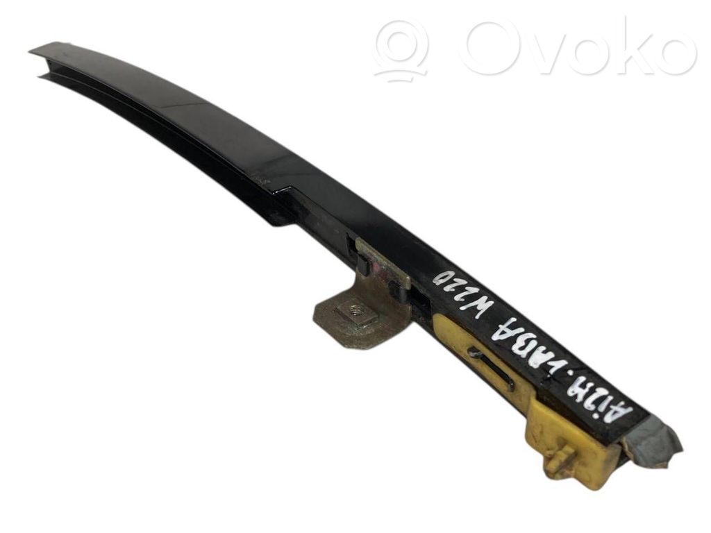 Aizmugurējo durvju vējstikla sliede