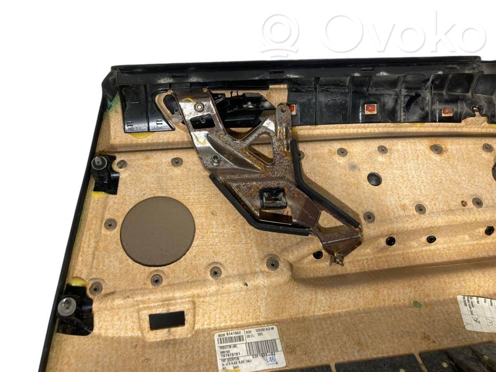 Apšuvums aizmugurējām durvīm