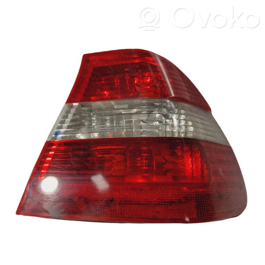 Задний фонарь в кузове