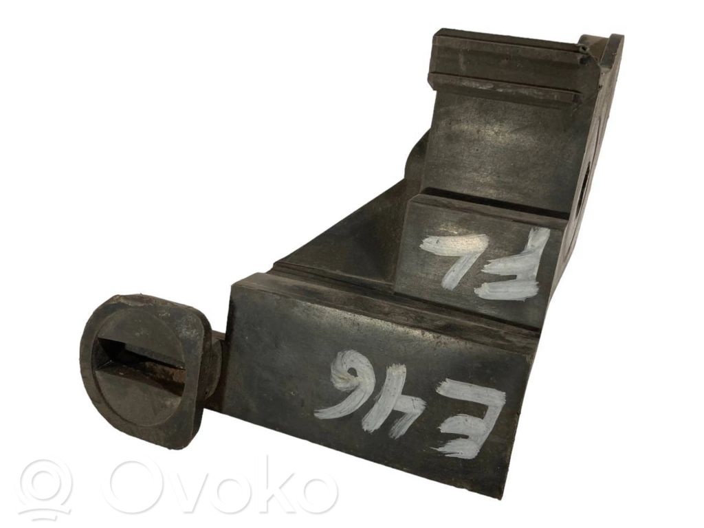 Priekšpusē bampera turētājs