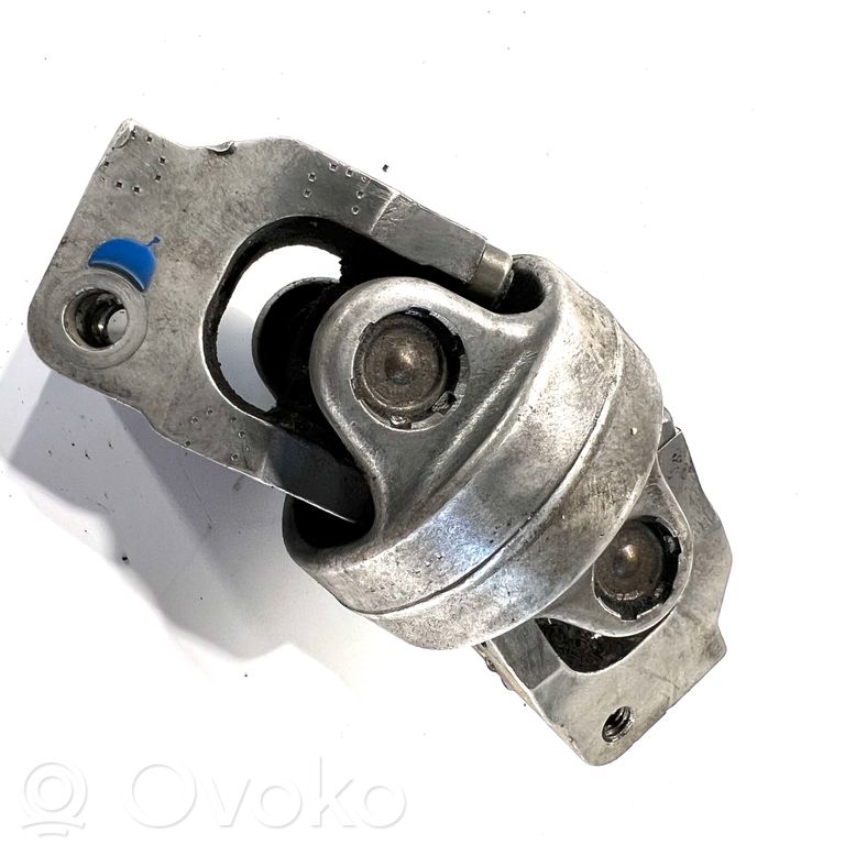 Stūresrata ass krustsavienojums