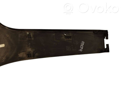 (B) statņa dekoratīvā apdare (apakšdaļa)