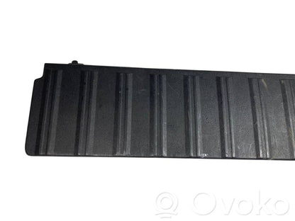 Bagāžnieka sānu apakšējās apdares panelis