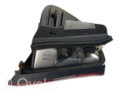 Aizmugurējais lukturis virsbūvē