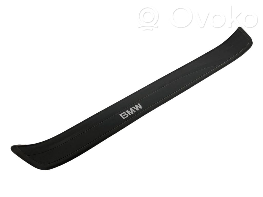 Priekšējā sliekšņa dekoratīvā apdare (iekšējā)