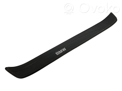 Priekšējā sliekšņa dekoratīvā apdare (iekšējā)