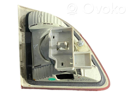 Aizmugurējais lukturis pārsegā