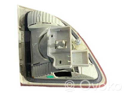 Aizmugurējais lukturis pārsegā