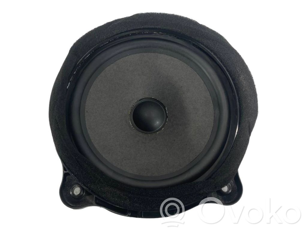 Динамик(и) в передней двери